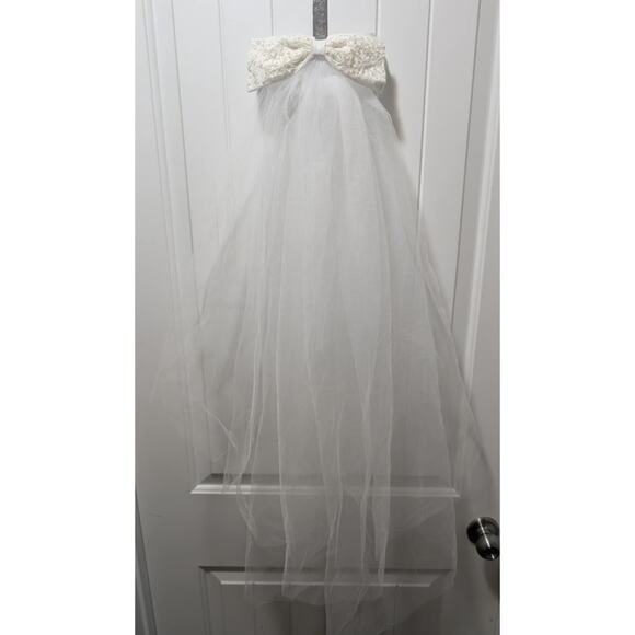 Crocheted Floral Beaded Bow Lace Wedding Veil 35 Inch main image 5